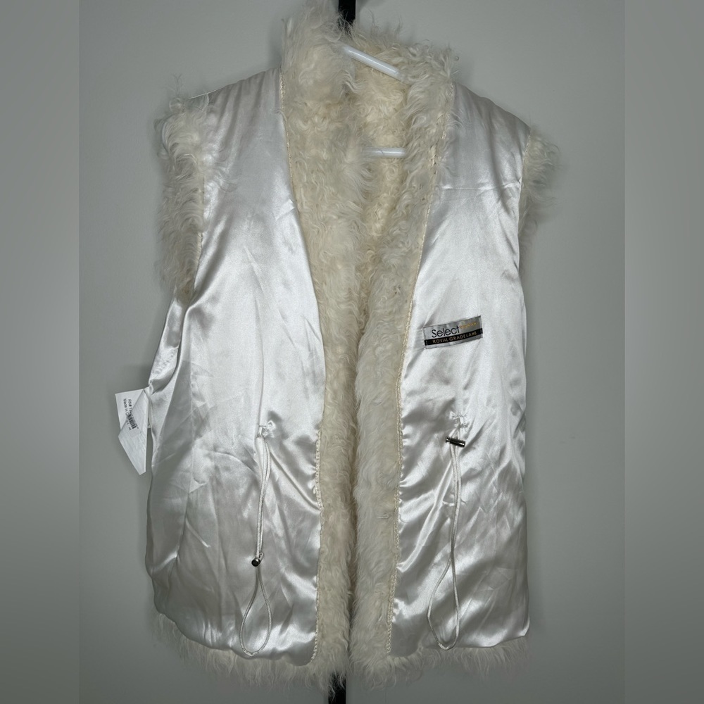 White Select Royal Grade Kalgan Lamb Knitted Vest - Luxurious Warmth and Eleganc - Picture 3 of 8